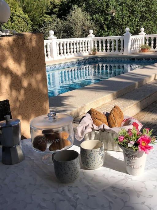 Casa Con Piscina Apartment กัลเป ภายนอก รูปภาพ